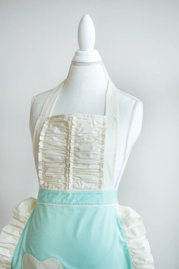 A Vintage darling apron in mint (spring vibes) - Image 5
