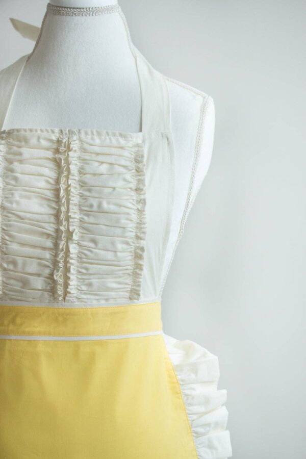 A Vintage Darling apron in yellow - Image 3